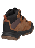 Calzado de trekking waterproof en cuero café, diseñado para aventuras urbanas y al aire libre.