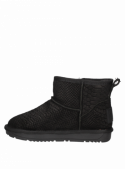 Calzado de cuero negro para mujer, diseño moderno con taco plano y punta redonda.