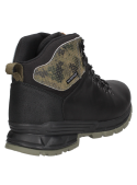 Botín masculino negro con tecnología waterproof, combina moda y funcionalidad en cualquier entorno.