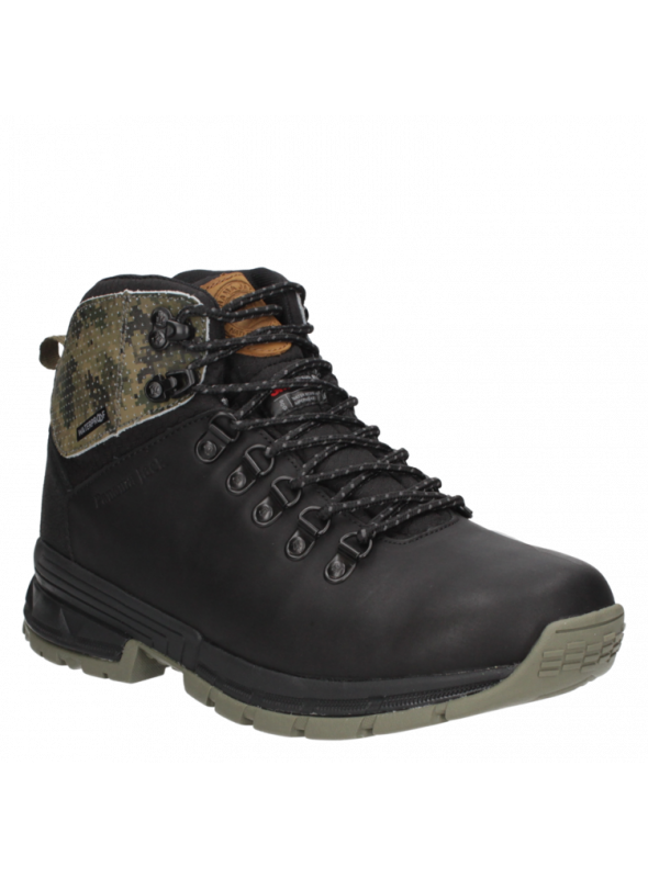 Calzado estilo outdoor en cuero negro, perfecto para actividades urbanas y al aire libre, con taco plano.