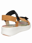 Sandalia de cuero camel para mujer, diseño casual, punta abierta para mayor frescura.