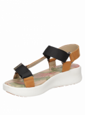 Sandalia camel de cuero y textil para mujer, estilo casual, ideal para verano.