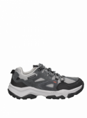 zapatilla de hombre gris con detalles en cuero, ideal para enfrentar retos diarios con comodidad.