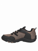 zapatilla taupe de hombre con taco plano de 5.5 cm y punta redonda, ideal para el día a día.