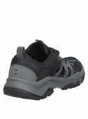 Zapatilla outdoor azul de hombre con forro de mesh, diseñada para un ritmo de vida dinámico.