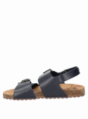 Calzado infantil azul sintético con plantilla estilo corcho y suela robusta, perfecto para combinar con ropa veraniega.
