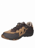 zapatilla de hombre café estilo outdoor, ideal para actividades diarias, con mezcla de textil y cuero.