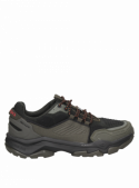 Zapatilla outdoor verde con punta redonda, adecuada para un estilo de vida dinámico.