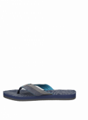 Calzado de hombre azul, mezcla de sintético y textil, diseñado para comodidad al aire libre.