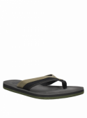 Calzado verde de hombre, estilo casual, adecuado para días cálidos.