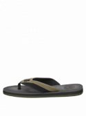 Calzado sintético verde para hombre, perfecto para actividades al aire libre.