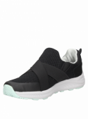 zapatilla negra casual de mujer en cuero y textil, ideal para actividades diarias por su comodidad y resistencia.