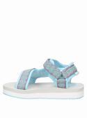 Sandalia azul de niña con taco plano de 2.5 cm, ideal para el parque o la playa.