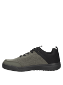 zapatilla verde masculina versátil para un estilo de vida dinámico y casual