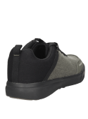 zapatilla textil verde cómoda y resistente para aventuras urbanas y al aire libre