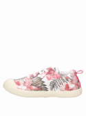 zapatilla blanca de niña con taco plano de 4 cm y punta redonda, perfecta para actividades diarias.
