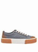 diseño moderno de zapatilla azul casual para mujer, con cordones gruesos y ojales metálicos que aportan sofisticación.