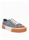 Zapatilla azul casual de mujer con suela gruesa zigzag y detalles en textil y cuero de estilo urbano.