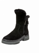 Botín de cuero negro con suela elevada, ajuste cómodo y práctico, perfecto para un look bohemio y elegante.