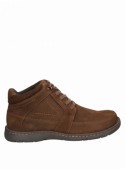 Calzado masculino estilo casual en cuero café, botín con cordones y suela cómoda, adecuado para eventos informales.