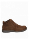Calzado masculino estilo casual en cuero café, botín con cordones y suela cómoda, adecuado para eventos informales.
