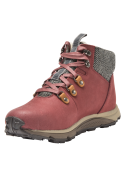 Botín burdeo para mujer, estilo outdoor, ideal para paseos urbanos o senderismo, en cuero y textil.