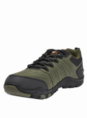 Zapatilla outdoor verde para hombre, ideal para terrenos irregulares, con soporte en tobillo y materiales duraderos.