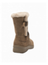 Bota de cuero gamuzado café para mujer, estilo casual con suela robusta, ideal para tendencias de moda otoñales e invernales.