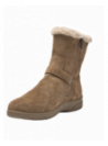 Bota de cuero gamuzado café para mujer, antideslizante, ideal para diversas superficies y ocasiones informales.