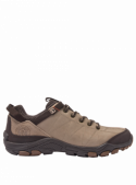 Zapatilla taupe de cuero para hombre con paneles decorativos y detalles en caucho y textil para mayor flexibilidad.