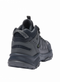 Botín outdoor azul con cordones ajustados, moderno y estilizado, adecuado para combinar con ropa técnica deportiva.