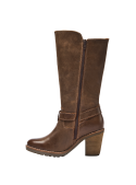Bota de cuero café para mujer con taco mediano y grueso, correa decorativa con hebilla para un toque sofisticado.
