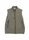 Polar verde para hombre, diseño casual que ofrece libertad de movimiento en exteriores.