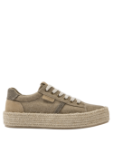 zapatilla de mujer en color taupe, diseño versátil y cómodo, con taco plano de 3.6 cm.