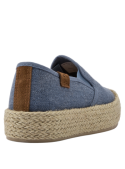 Alpargata azul femenina, diseño clásico, suela trenzada de textil y cuero, ideal para actividades al aire libre.