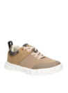 zapatilla camel casual para niño con taco plano de 4.7 cm y punta redonda