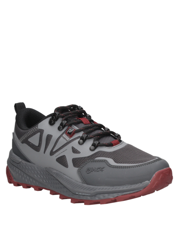 Zapatilla gris de hombre con diseño geométrico y suela antideslizante, ideal para paseos urbanos o actividades.