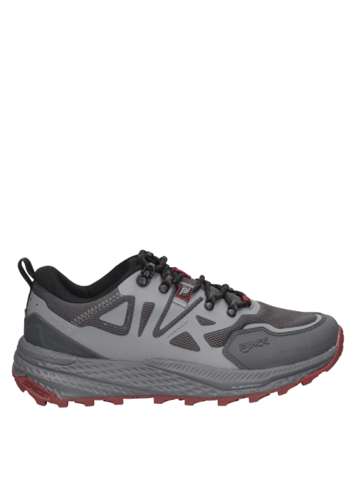Zapatilla gris de hombre con diseño geométrico y suela antideslizante, ideal para paseos urbanos o actividades.