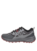Zapatilla gris de hombre para trekking, con suela de relieve para óptimo agarre en terrenos irregulares.