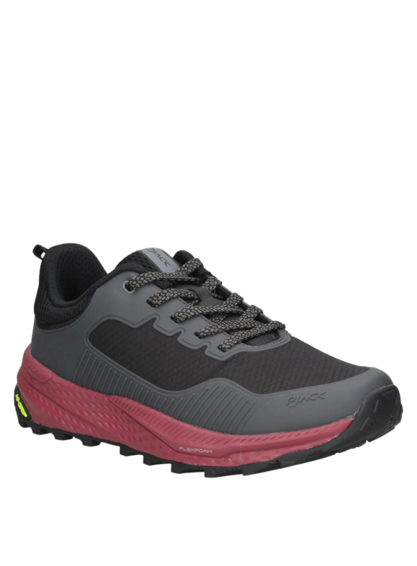 Zapatilla gris para hombre, combina textil y sintético, perfecta para un estilo de vida activo y caminatas urbanas.