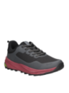 Zapatilla gris para hombre, combina textil y sintético, perfecta para un estilo de vida activo y caminatas urbanas.
