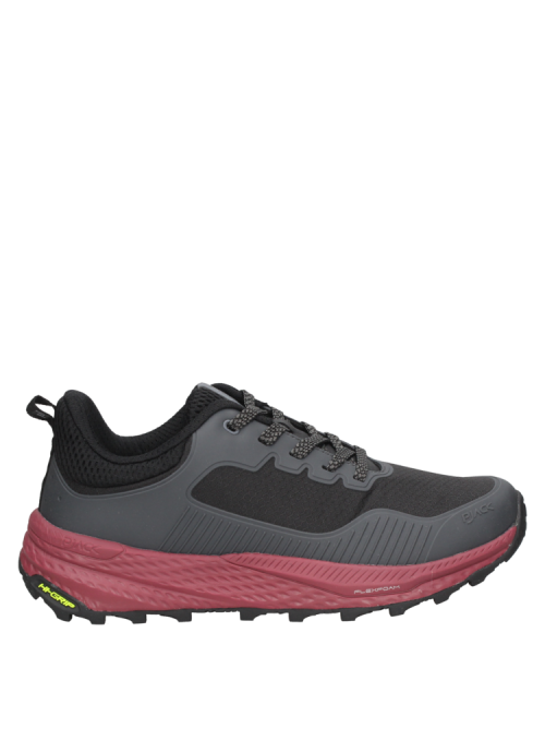 Zapatilla gris para hombre, combina textil y sintético, perfecta para un estilo de vida activo y caminatas urbanas.
