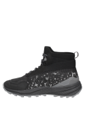 Calzado masculino negro con suela de relieve, ideal para actividades al aire libre y paseos urbanos.