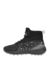 Calzado masculino negro con suela de relieve, ideal para actividades al aire libre y paseos urbanos.