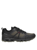 Zapatilla verde de estilo athleisure para hombre, ideal para combinar con ropa casual y actividades al aire libre.