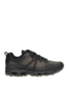 Zapatilla verde de estilo athleisure para hombre, ideal para combinar con ropa casual y actividades al aire libre.