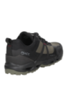 Zapatilla verde de hombre para trail running, con cordones ajustables y ojales reforzados que aseguran el pie.