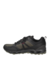 Zapatilla verde robusta de trail running, con suela gruesa y patrón de tracción para mejor agarre en terrenos irregulares.
