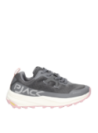Calzado gris estilo trail running para mujer, resistente al desgaste, adecuado para caminar y combinar con ropa casual.