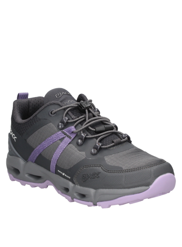 Calzado de mujer gris estilo athleisure, ideal para caminatas largas o uso urbano, funcional y estético.